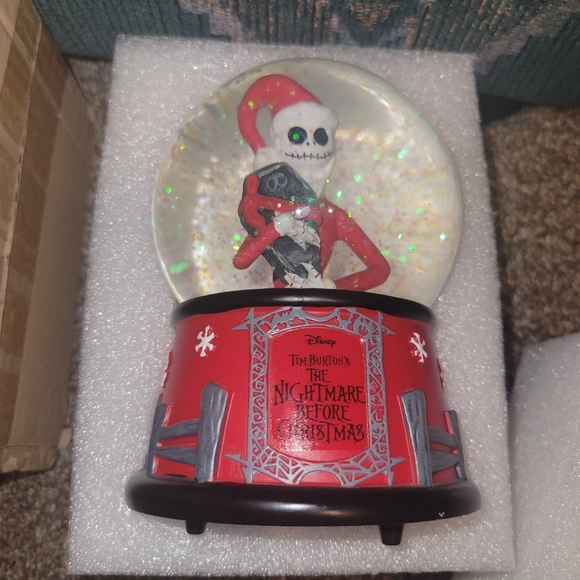 Firm! Disney The Nightmare Before Christmas Snow Globe - Picture 3 of 10